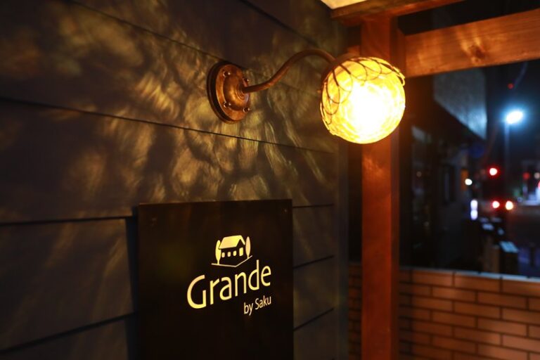Grande by saku3